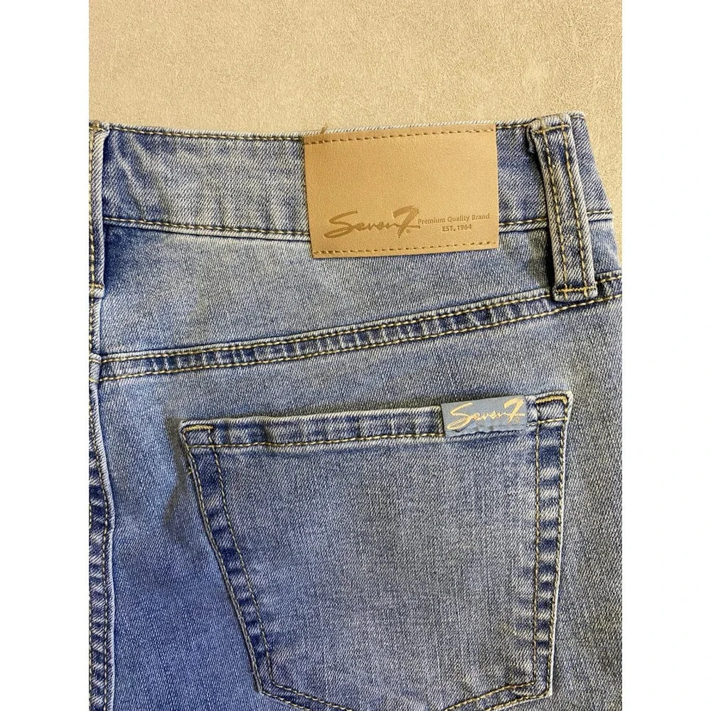 Seven7 Womens Light Wash Distressed Raw Hem Denim Shorts Size 4